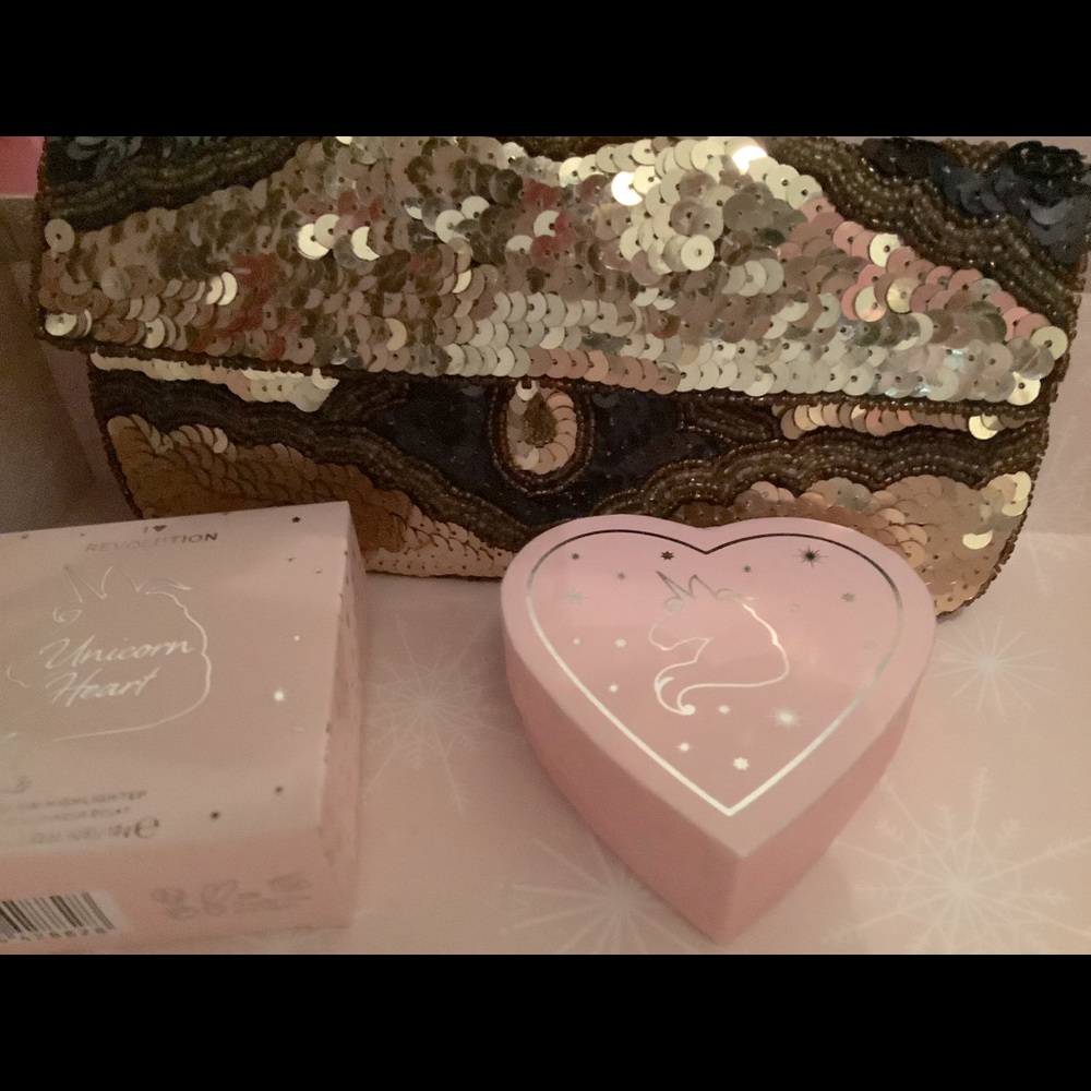 Beautiful bundle makeup and makeup case